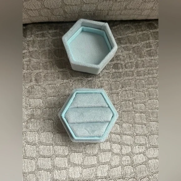 Double Ring Box - Picture 2 of 2